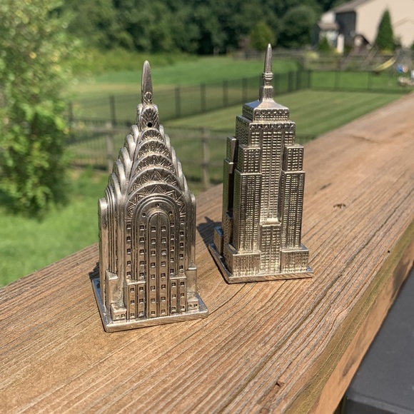NYC Buildings Salt and Pepper Shakers - Picture 1 of 6